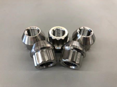 dsx-tuning-titanium-lug-nuts-1